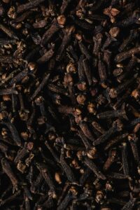Clou de girofle associé au miel et au citron pour un système immunitaire d’acier