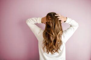 Comment réussir sa première coloration au henné : le guide pas à pas