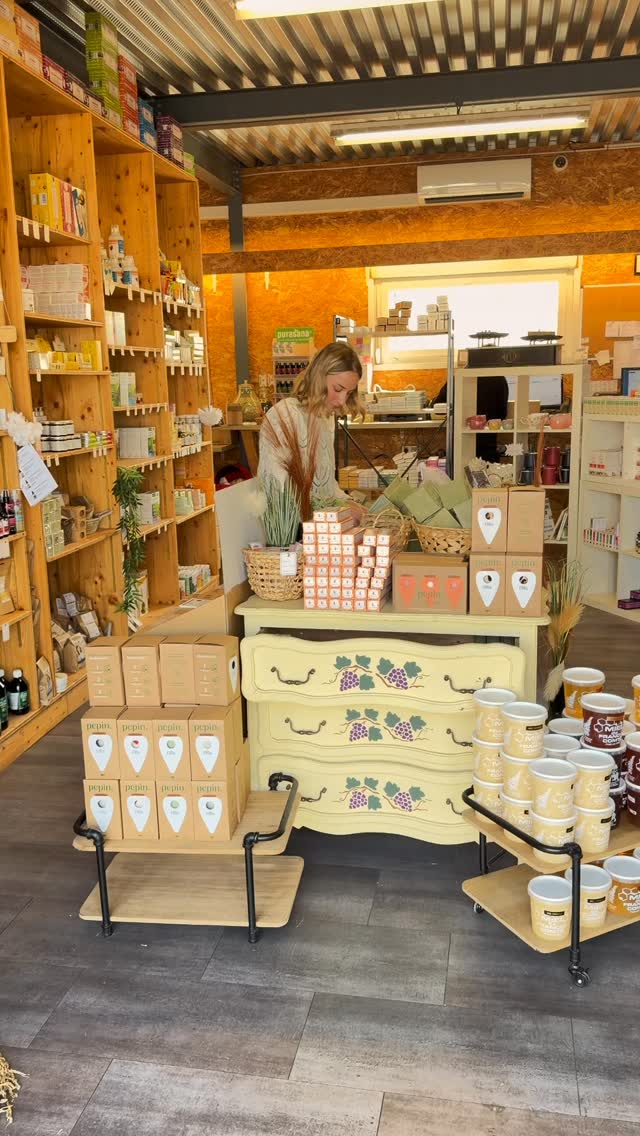 Où trouver des produits naturels à Vesoul ?

Et si vous passiez au naturel… vraiment ?

Il y a des endroits qu’on ne regarde pas… on les ressent. 🌿

Un lieu où chaque détail a son importance,
où le naturel prend tout son sens,
et où chaque produit est choisi avec intention.

Ici, on prend le temps.
On observe, on échange… et surtout, on ressent.

📍5001F Rue de la Corne Jacquot Bournot,
70000 Noidans-lès-Vesoul

https://www.france-herboristerie.com/

@aslicreacom 

#bienétre #soin #verveinementhe #santenaturelle #herboristerie